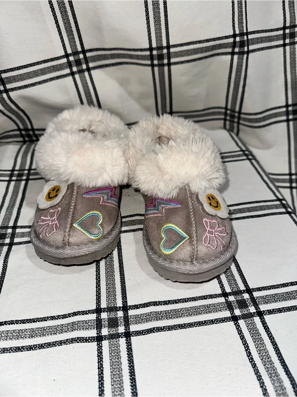 Kids Plush Cuff Slip-On Slippers in Lilac with Heart & Smiley Designs